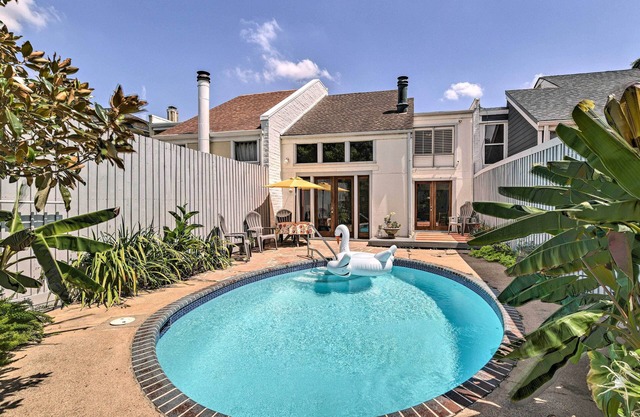 Charming Montrose Townhome with Private Pool!