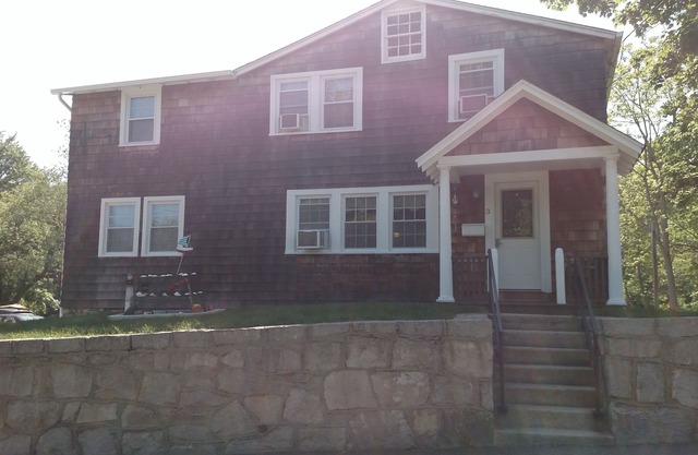 Charming Mystic Home steps away from downtown. Discounts for longer stays
