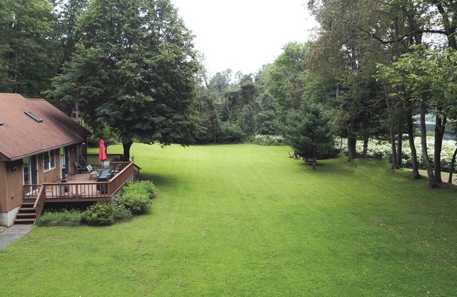 Charming Narrowsburg Escape – River Access, Huge Yard, Minutes from Main Street