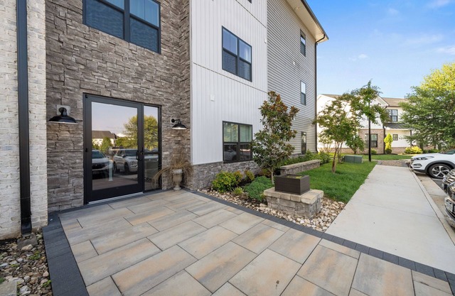 Charming new 2-bedroom condo in Forest, Virginia near Liberty University.