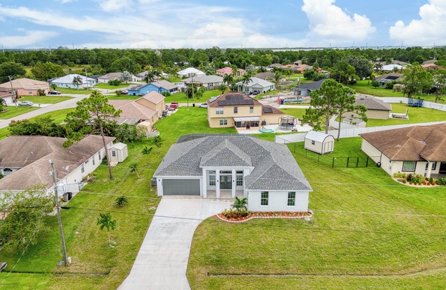 Charming Newly built 4bedroom house with WiFi and AC in brilliant Port St. Lucie