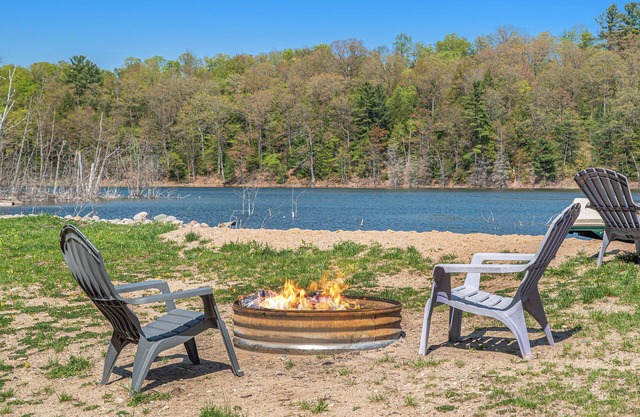 Charming Northern Michigan Lakefront Cabin + Boats
