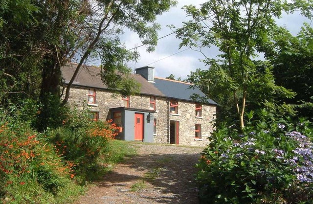 Charming old cottage overlooking Dunmanus Bay