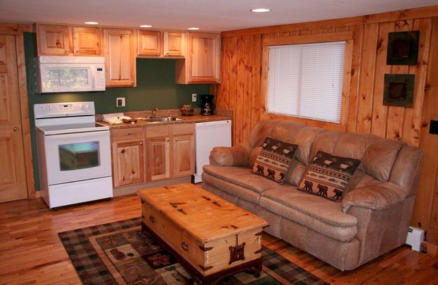 Charming one bedroom Chalet with gas fireplace
