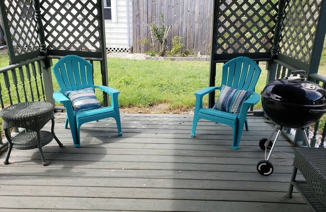 Charming PCB 2/2 Full Home - Ample Parking for Boat, Bikes, & RV - Private Yard