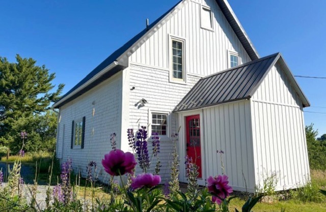 Charming & Peaceful Gem in Mahone Bay/400 Meters to the Water's Edge