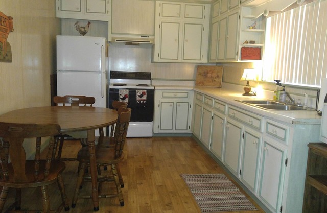 Charming peaceful country retreat in close proximity to Guntersville Lake