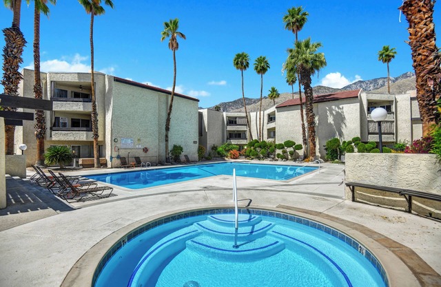 Charming pool side condo on the beautiful south side of Palm Springs. n