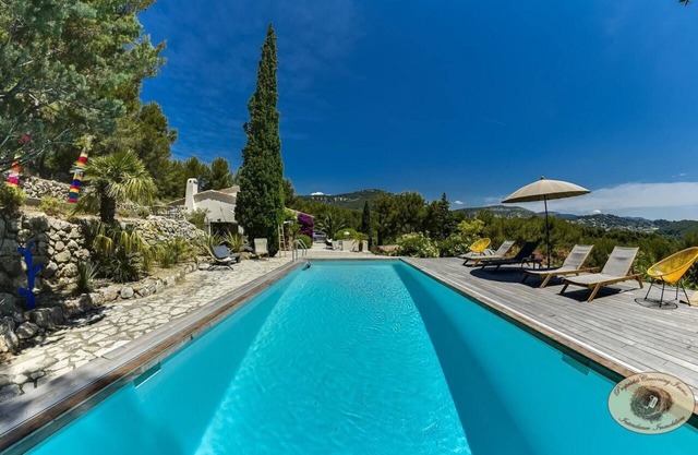 Charming property with heated swimming pool and tennis court