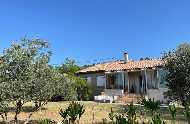 Charming Provencal villa with swimming pool