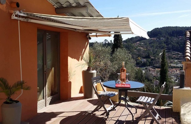 Charming Provençal village studio Var Côte d'Azur well located