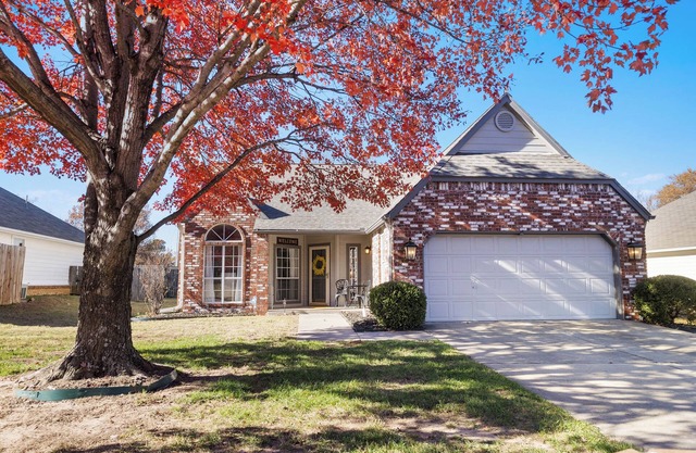 Charming Re-Designed South Tulsa Retreat Offers A Tranquil Stay!