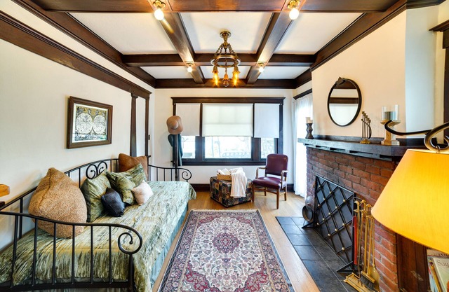 Charming Redlands Duplex Near Park w/Shared Yard