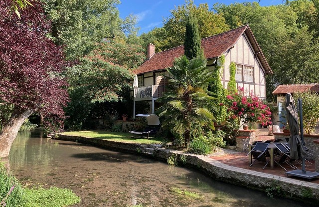 charming renovated cottage overlooking park and river