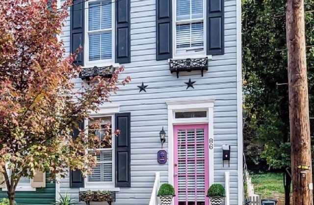 Charming Renovated Historic Home Downtown wparking