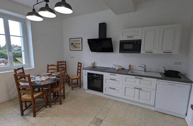 Charming Riverside Gîte: Family-friendly, Horse-friendly, Perfect for Cyclists