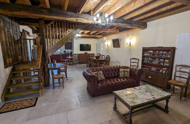 Charming Riverside Retreat, Near Loire's Treasures, Perfect for Families & Horse Lovers