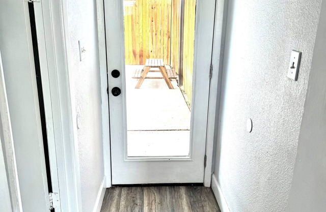 Charming Room in a 3-bedroom house with Mountain View’s!