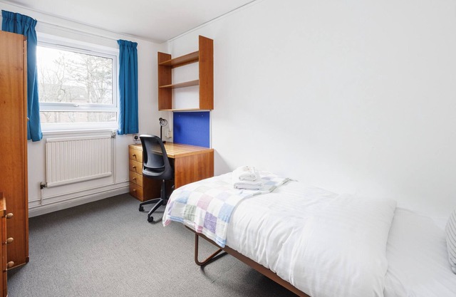 Charming Room Near Highfields Park