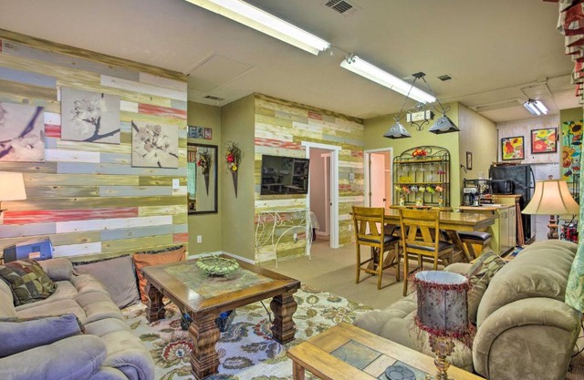 Charming Rowlett Guest Cottage Walk Downtown