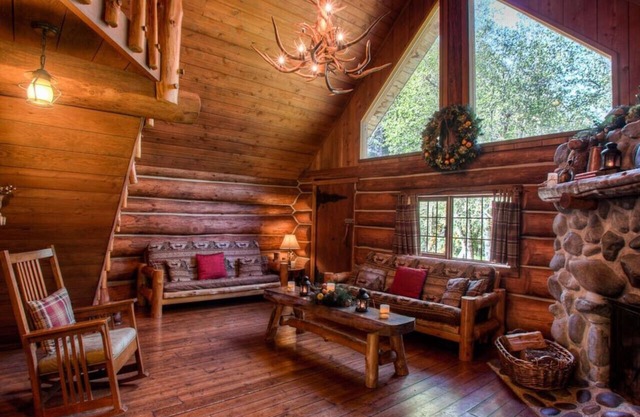 Charming, Rustic Log Home on Edge of South Fork River
