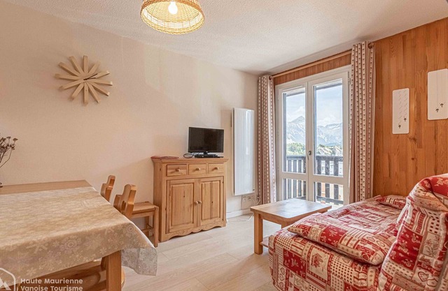 Charming Savoyard apartment for 5 with parking