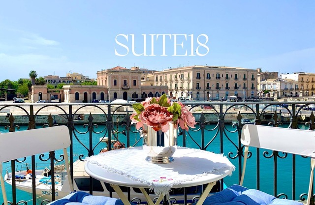 Charming Sea View Apartment with balcony, WiFi, Lift and 2 Bikes. Pet friendly.