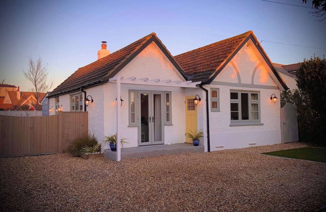 Charming Seaside Cottage - 5-Min Walk to Beach