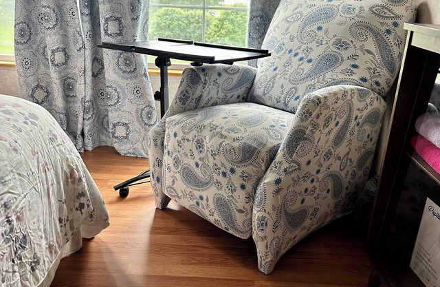 Charming shared house in lovely Tazewell w/mountain views, WiFi, AC, Treadmill