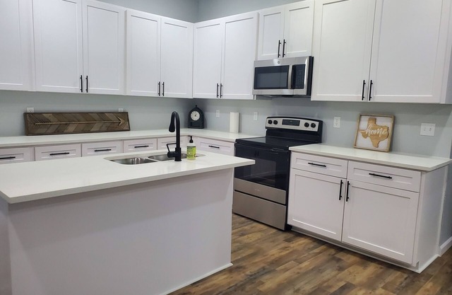 Charming spacious house with WiFi walking distance from downtown Hillsboro