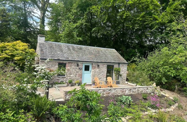 Charming stone Bothy at Loch Lomond