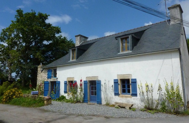 Charming Stone House in a very Children Friendly village. Walk to harbor & Beach