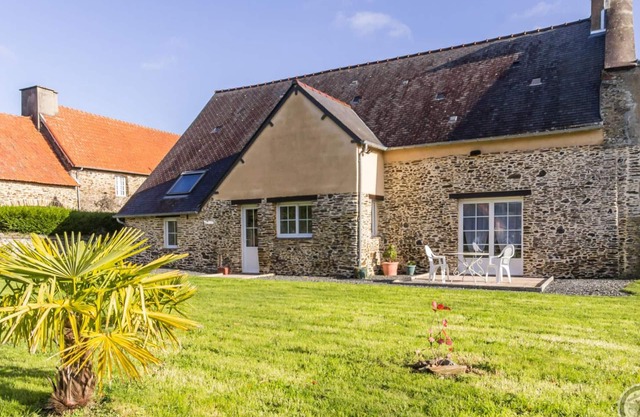 Charming Stone House with Garden, Terrace, and Modern Amenities in Saint-Lô