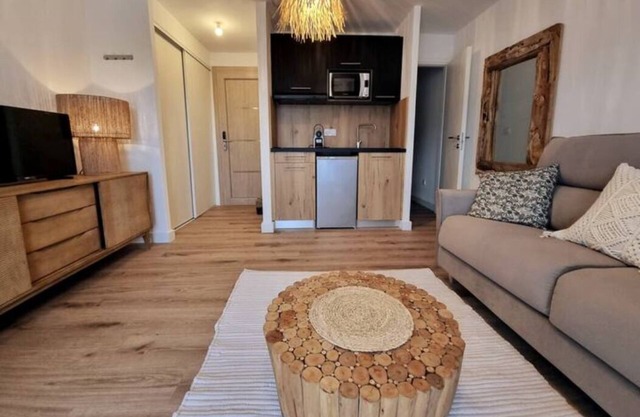 Charming studio 1 km from the beach with swimming pool.