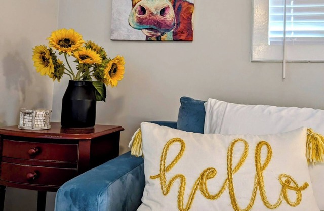 Charming studio cottage just 5 minutes from delightful downtown Lexington!