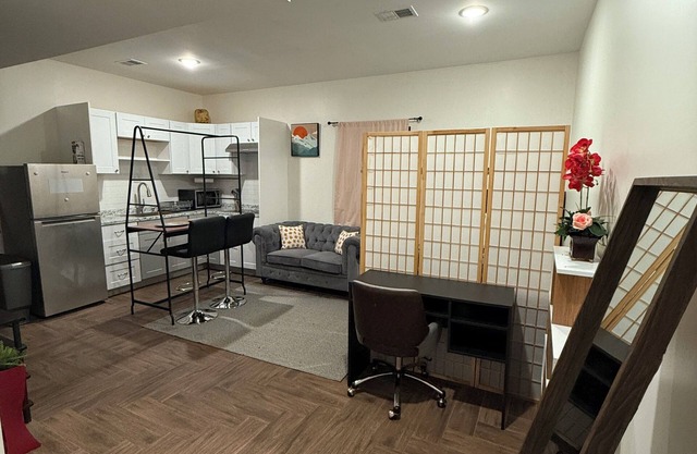 Charming Studio Downtown Elizabeth