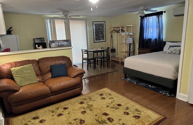 Charming studio in beautiful St. Petersburg with AC