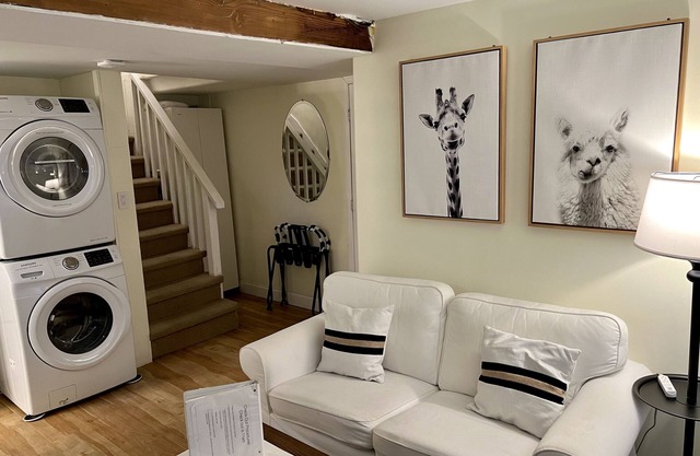 Charming Studio in Heart of City Park-Minutes to downtown! MANY AMENITIES!