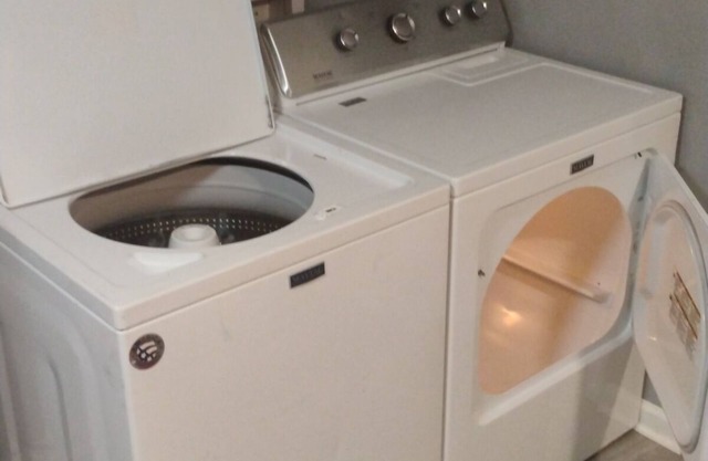 Charming studio in wonderful Fayetteville with AC, Tiny Home.