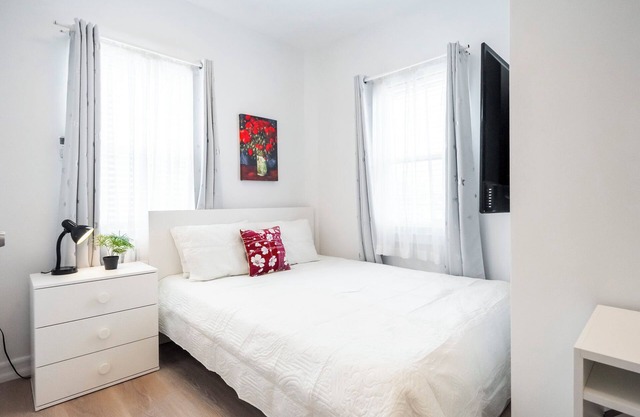 Charming studio in wonderful Queens with AC, WiFi