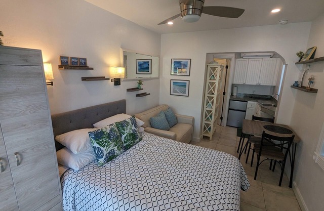 Charming Studio Villa - Beach Access and Boat Docks