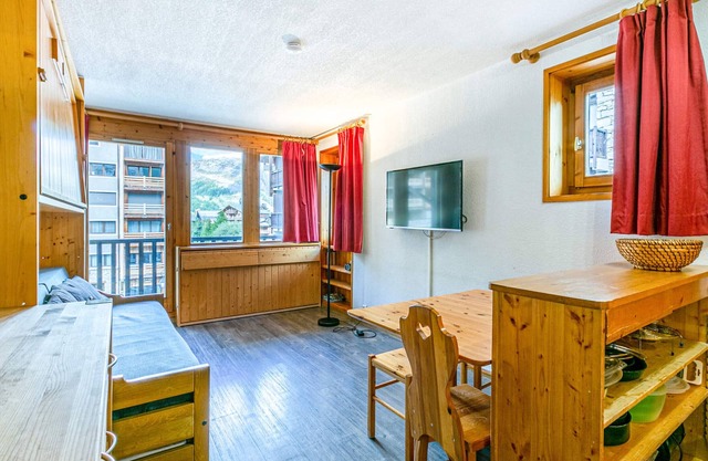 Charming Studio with Parking, Ski-In/Ski-Out in Central Val-d'Isère