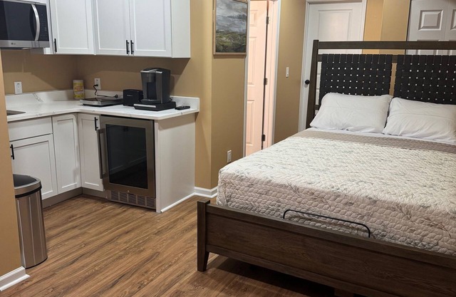 Charming studio with WiFi and AC in peaceful Claymont