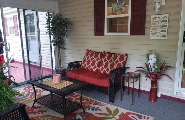 Charming Summer Cottage for rent in Sandbanks area, Prince Edward County