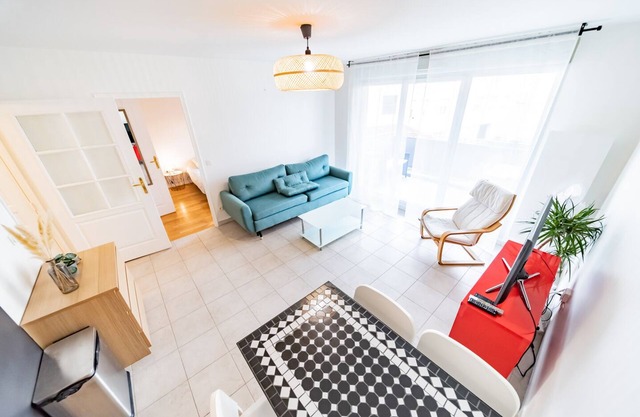 Charming T2 (44M2) bright with Terrace