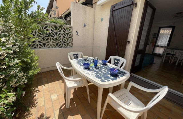 Charming T3 Villa, A/C, Private Parking, 200m from Beach, Sleeps 4/5, Peaceful!
