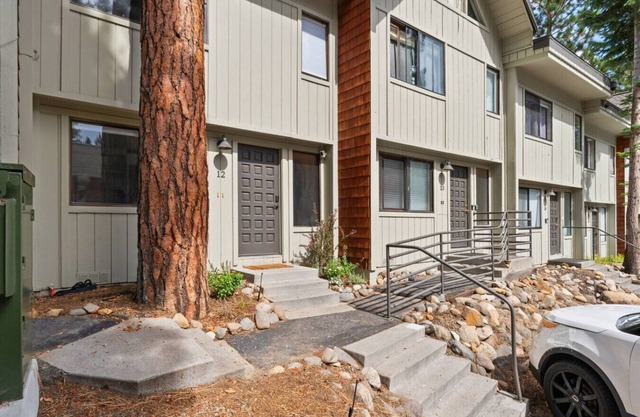 Charming Tahoe Cabin – 3BR/2BA Retreat