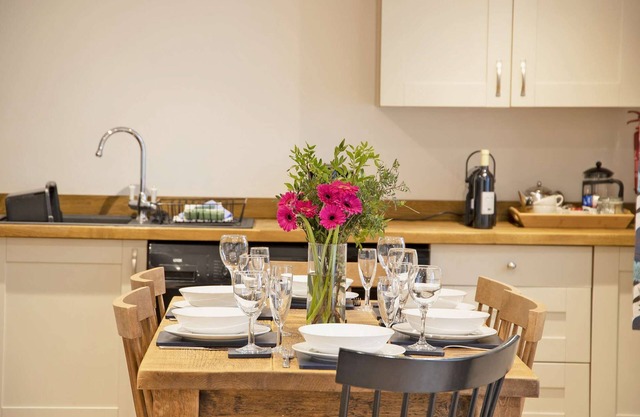 Charming three-bedroom, Dog-Friendly cottage on the Stainsborough Hall Estate