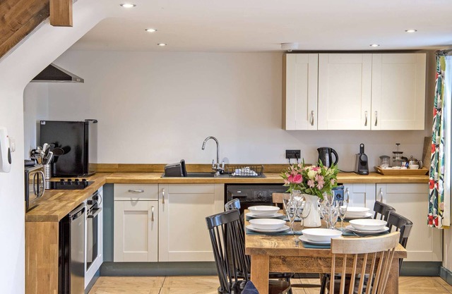 Charming three-bedroom, dog-friendly cottage on the Stainsborough Hall Estate