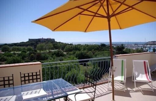 Charming three-room apartment with panoramic view of the Baie des Anges,